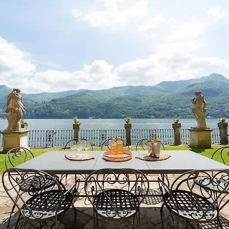 Lakefront 1800s Private Dock, Art Luxury