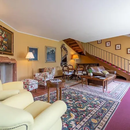 Lakefront 1800s Private Dock, Art Luxury