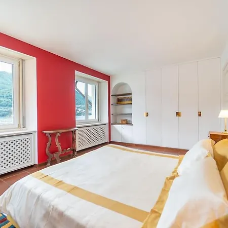 Lakefront 1800s Private Dock, Art Luxury Villa *