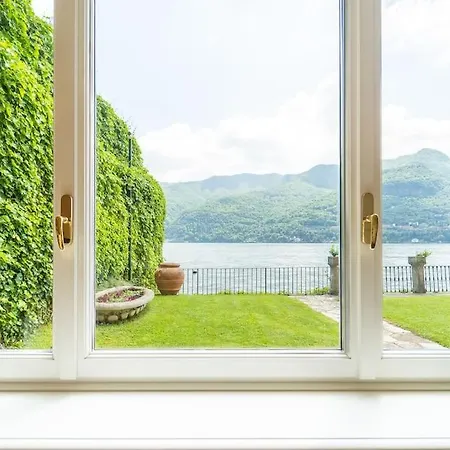 Lakefront 1800s Private Dock, Art Luxury Villa *