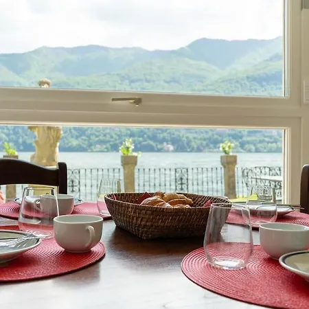 Lakefront 1800s Private Dock, Art Luxury Villa