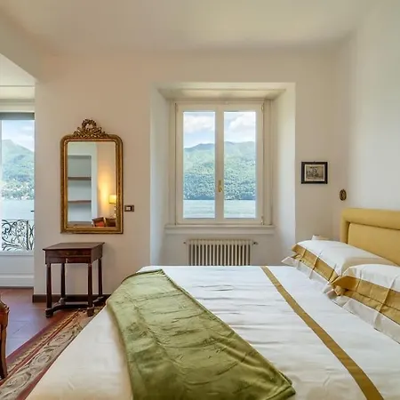 Lakefront 1800s Private Dock, Art Luxury Villa *
