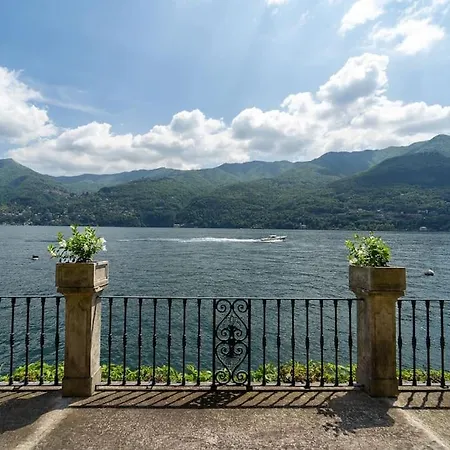 Lakefront 1800s Private Dock, Art Luxury Villa