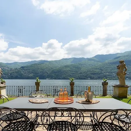 Villa Lakefront 1800s Private Dock, Art Luxury *
